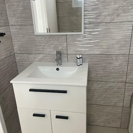 Bright 1br W Double Bed Rm 104 3*