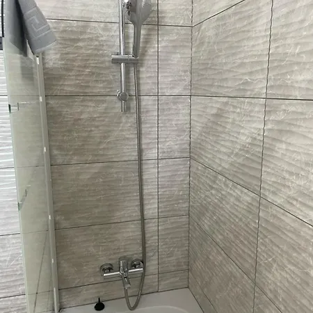 Bright 1br W Double Bed Rm 104 3*